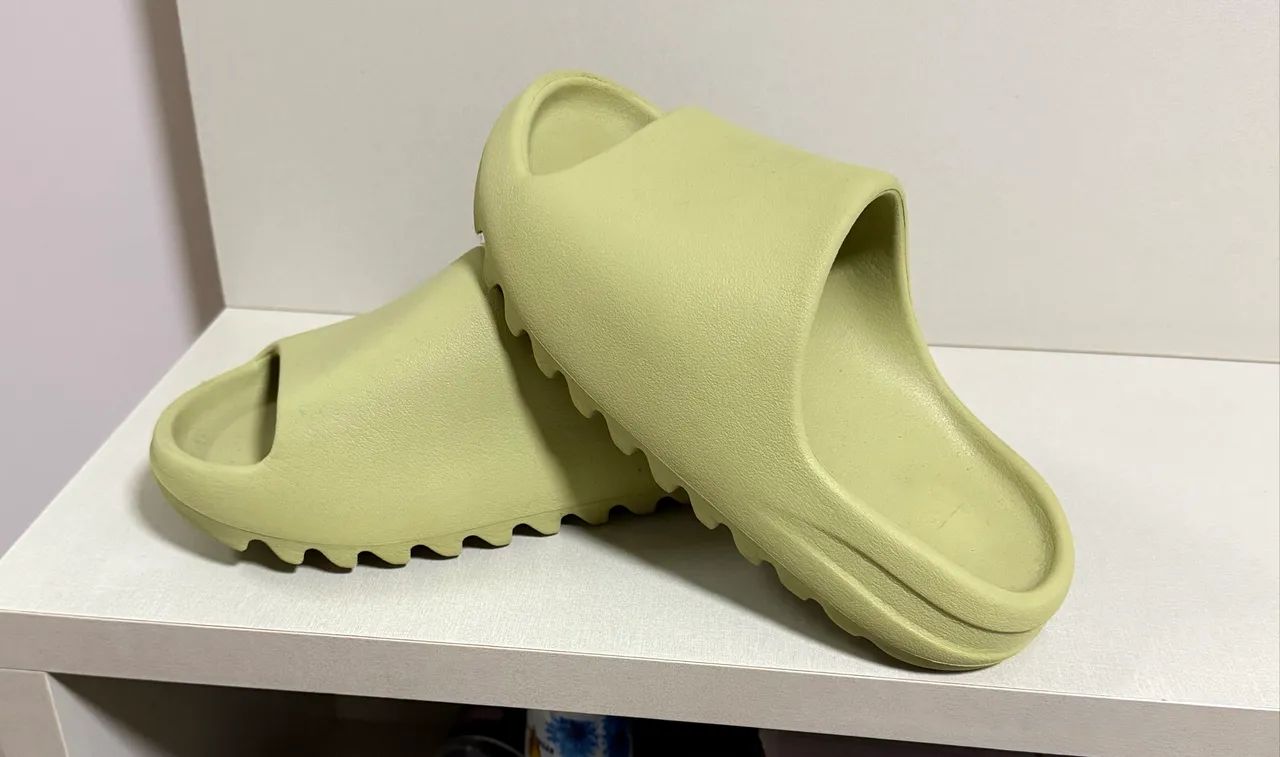 Chinelo Yeeze 