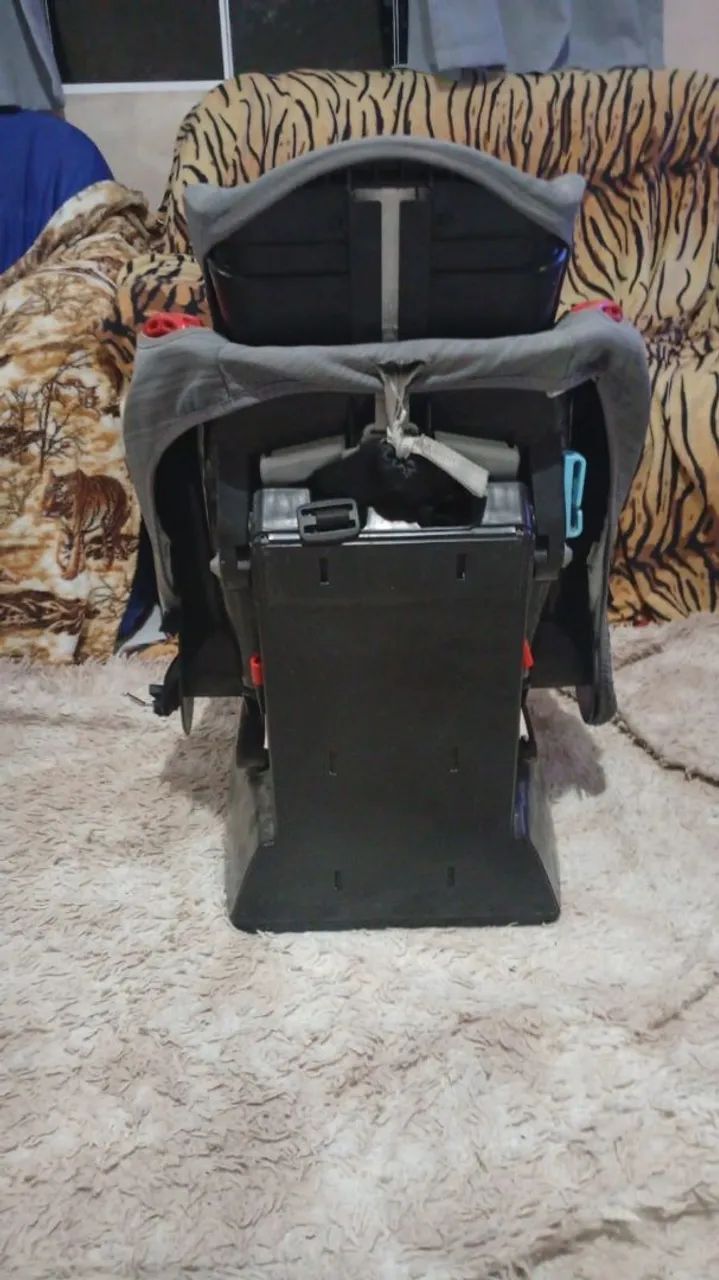 Cadeirinha de bebê pra usar no carro - Foto 2