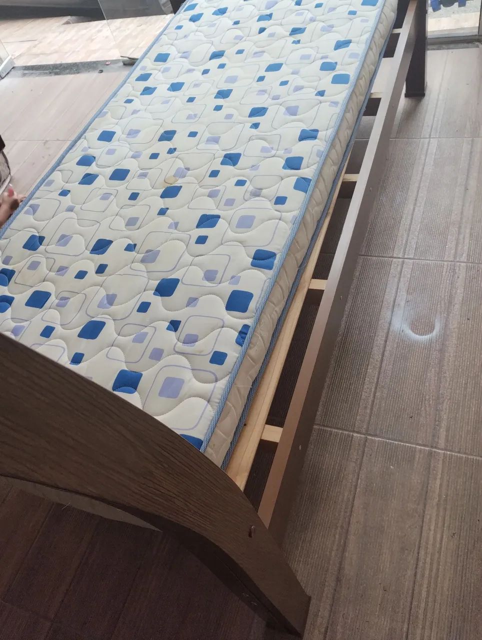 Cama de madeira solteiro com colchão entrega e monta  - Foto 2