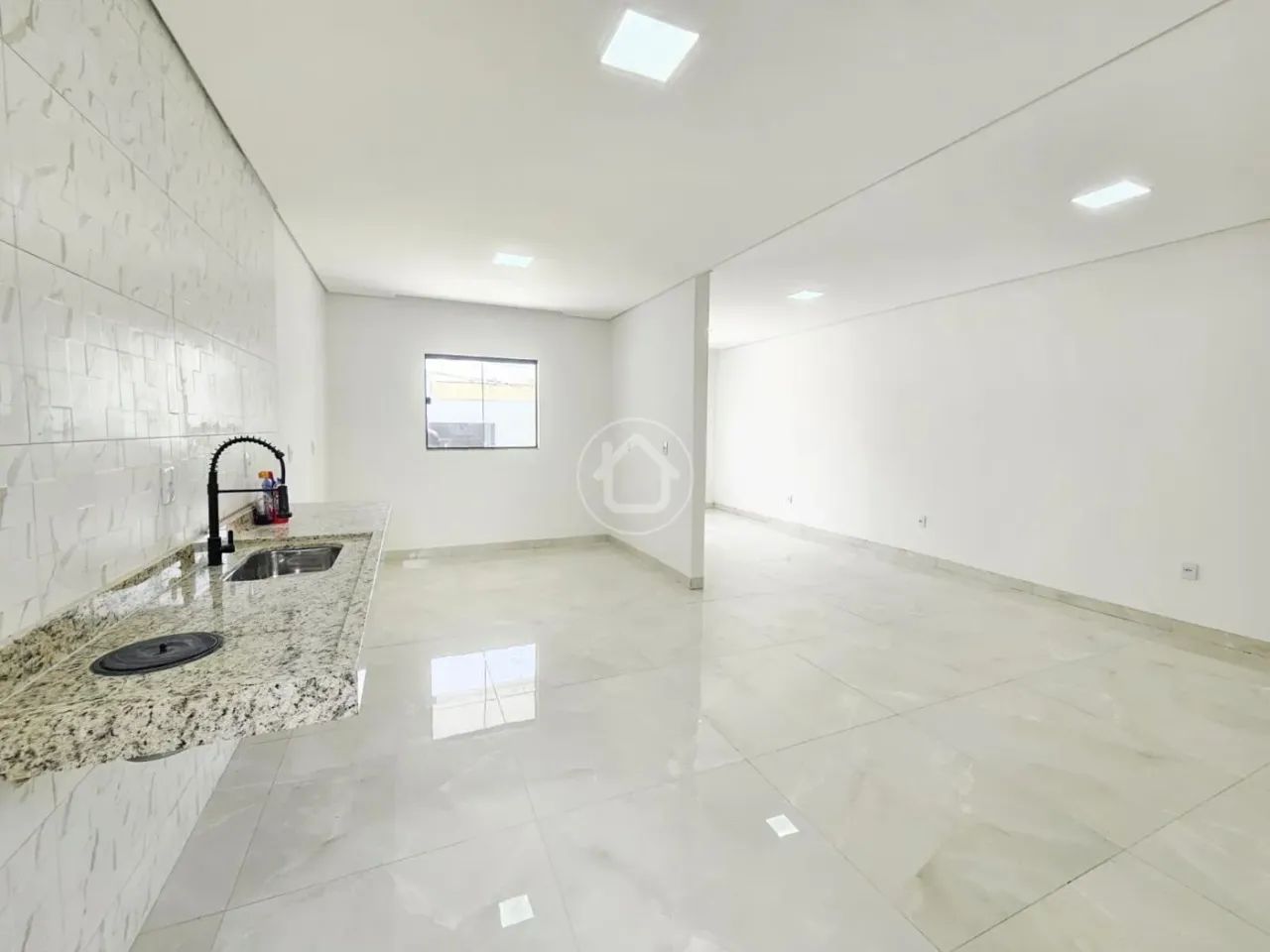 CASA MODERNA COM SUÍTE - Foto 2