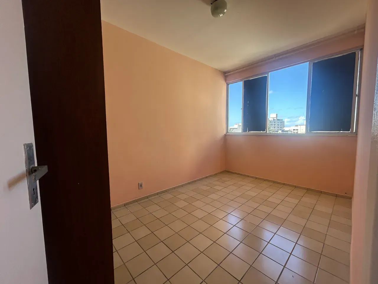 60m², Nascente, 1 Quarto com Dependência e Elevador  R$ 320.000