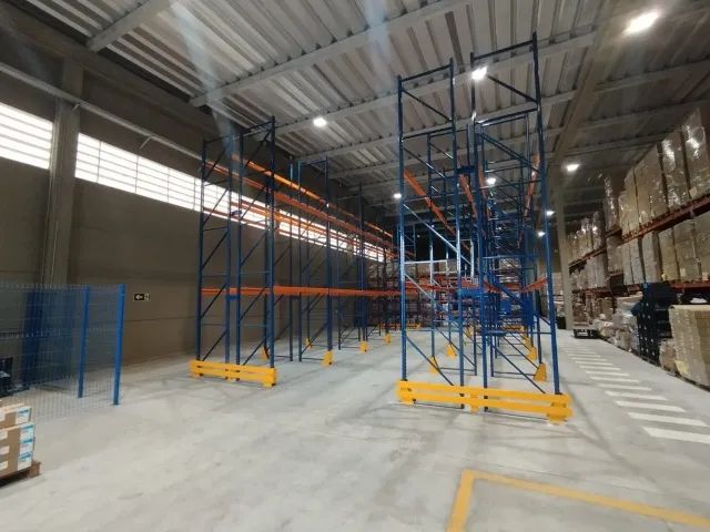 Estrutura robusta para centros de distribuição