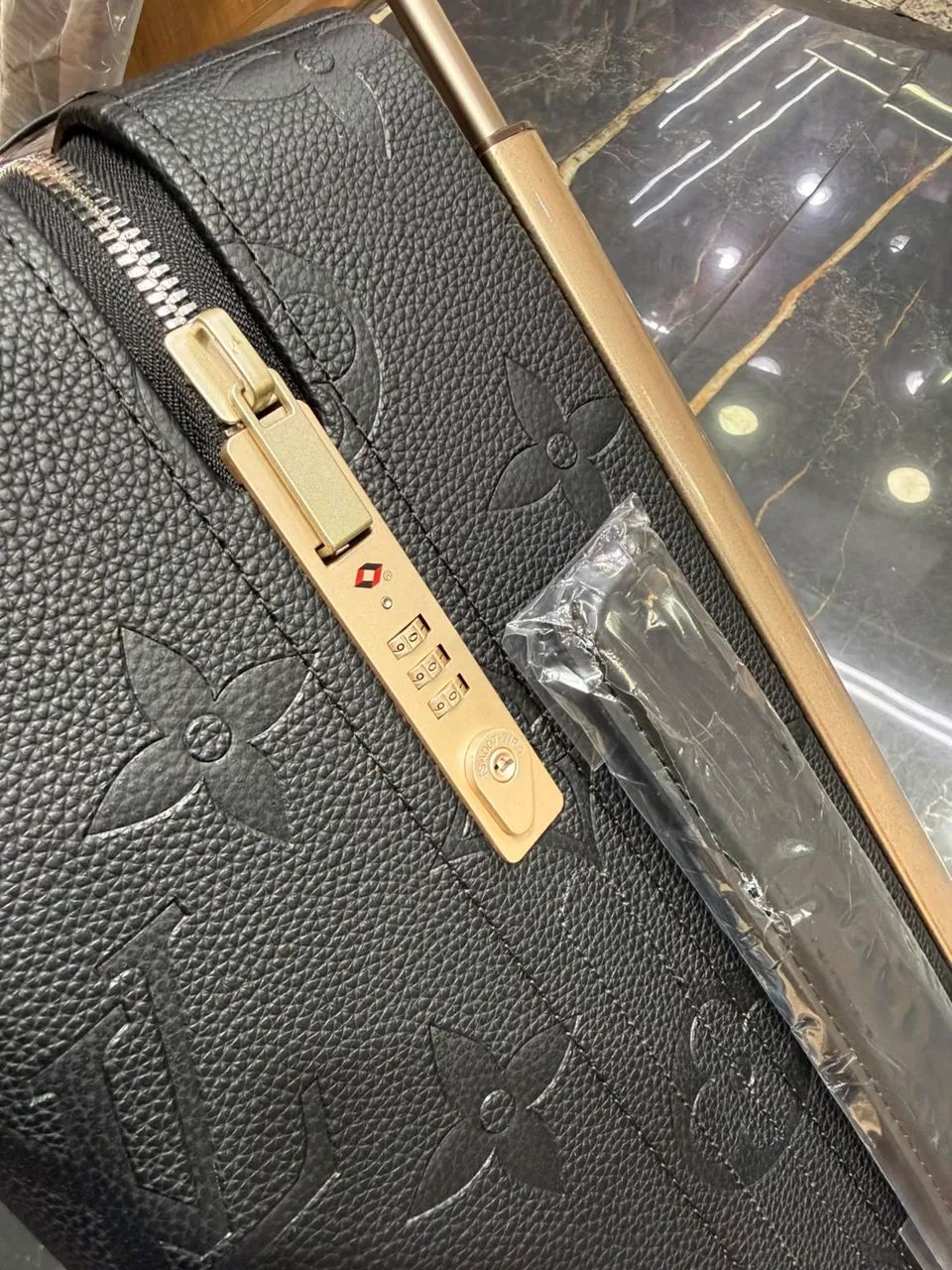 Mala em couro linha clone louis vuitton impecavel  - Foto 4