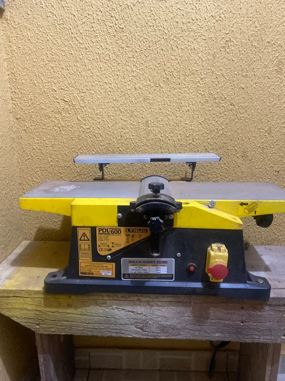Plaina Desempenadeira de Bancada de 6 Polegadas (1800W)