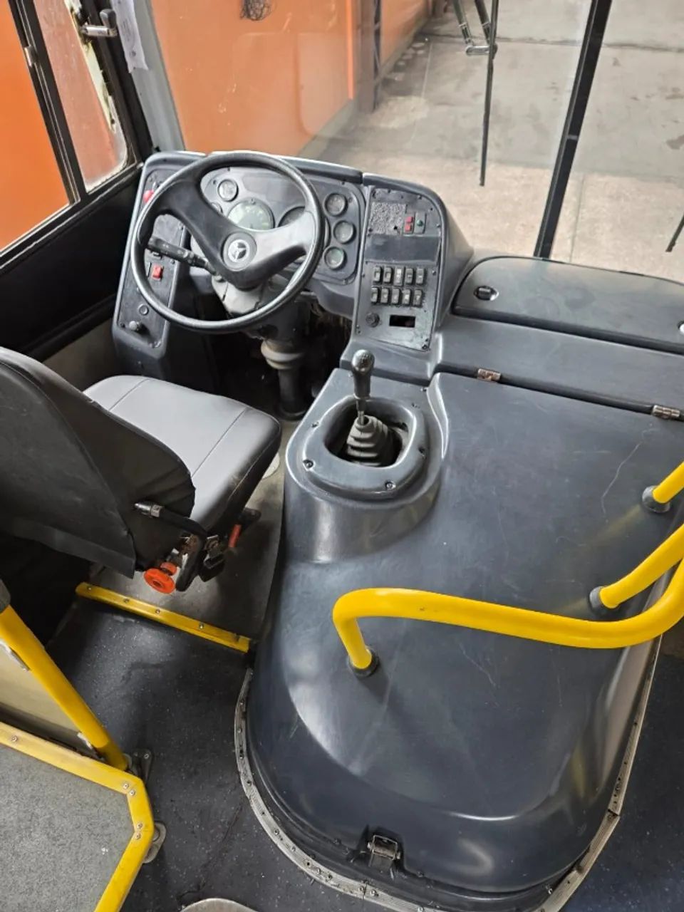 MBenz 1722, com truck, 2010, Mascarello, 56 Lug. 2 P, c/elev. TR * c/ Airton - Foto 10