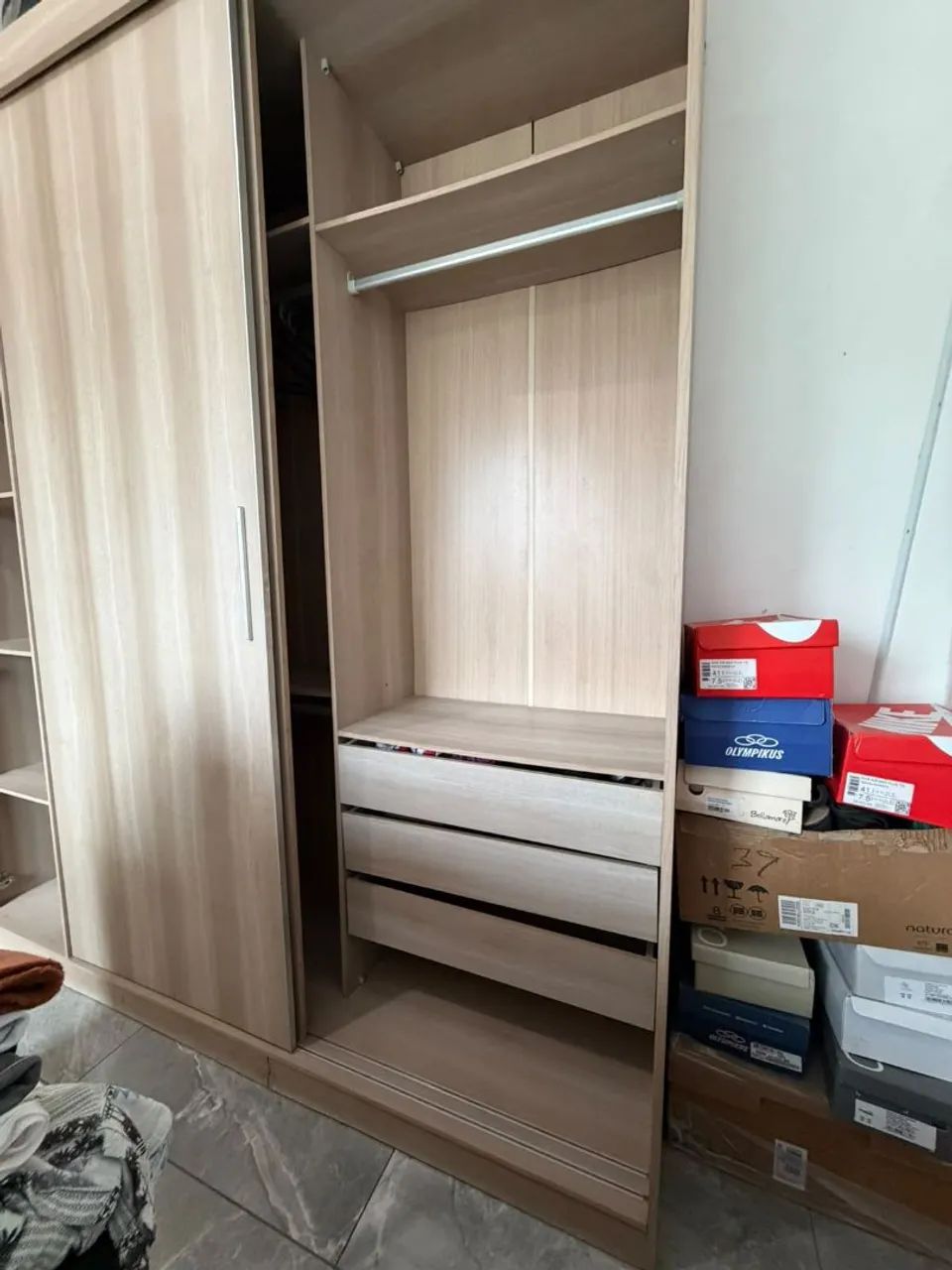 Guarda roupa 3 porta de casal , com 2 porta de correr e 1 com espelho  - Foto 2