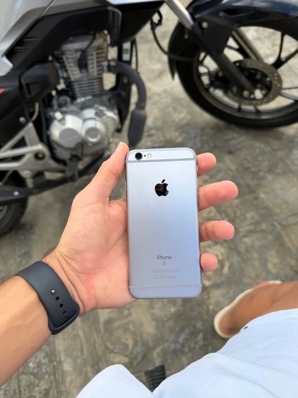 Vendo iPhone 6 s zerado 100 % de bateria 32 tb - Foto 2