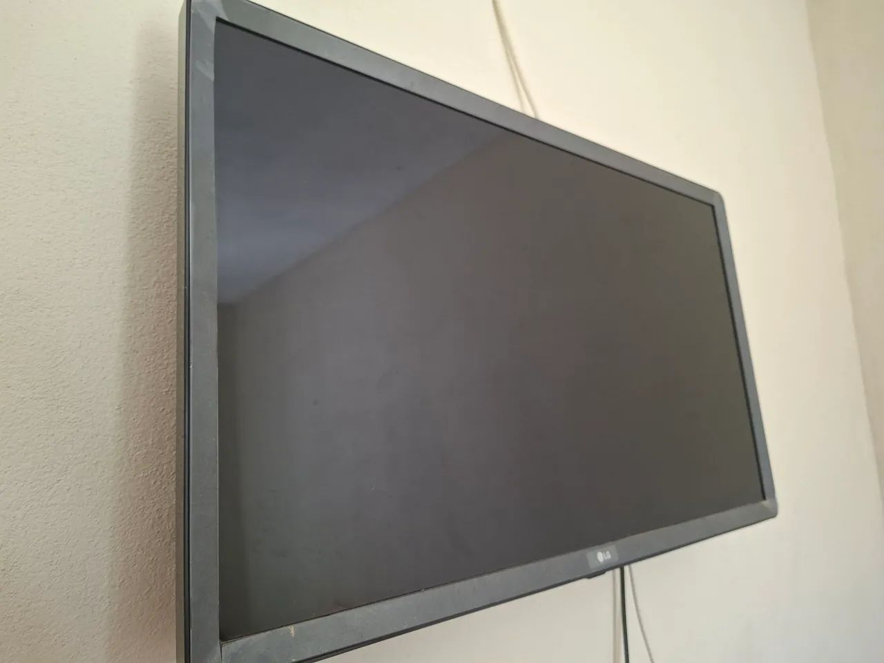 LG Smart TV 32" Full HD ThinQ AI - Excelente estado