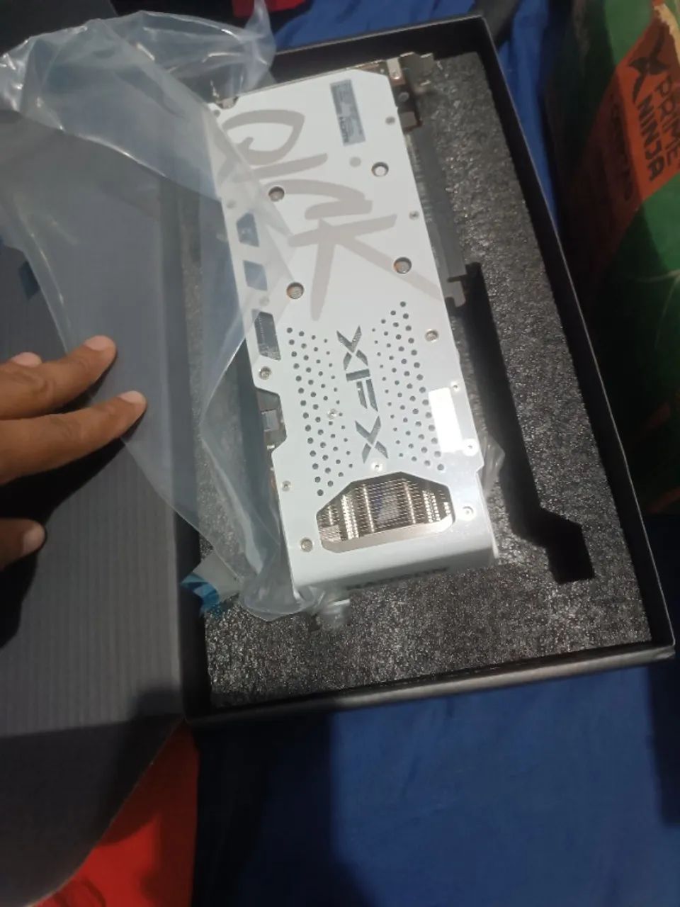 Placa de Video RX 7600 Triple Fan white
