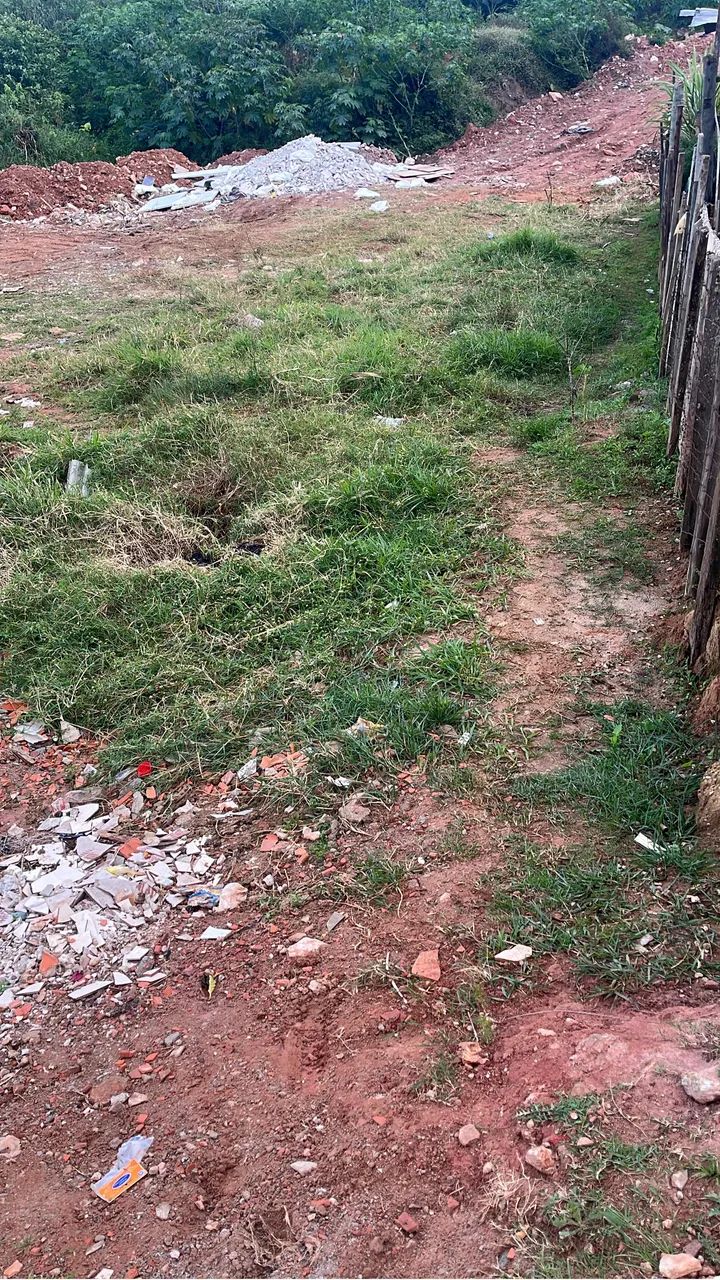 Vende-se Terreno - 8x25 m (200 m2)