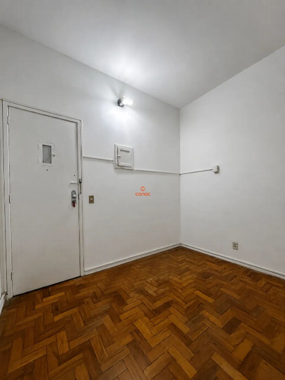 Sala Comercial Mobiliada de 18m² no Catete com Vaga