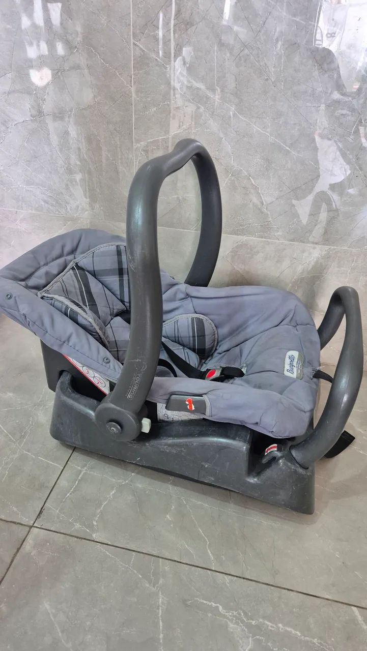 Bebê conforto com base.