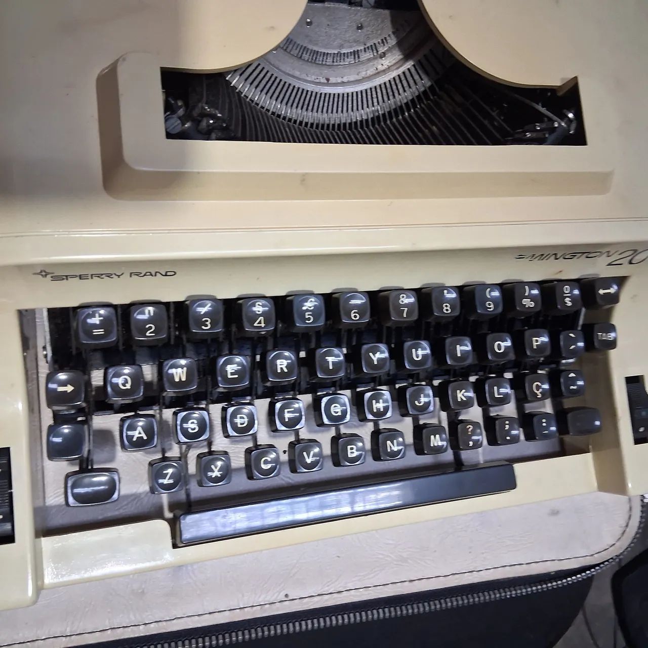 Máquina de escrever Remington 20  com capa.  - Foto 4
