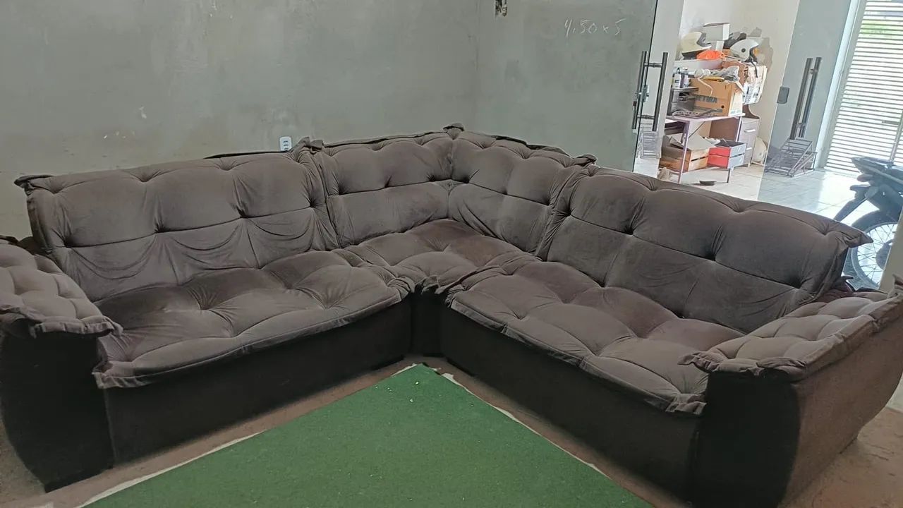 Sofá de canto, espaçoso, confortável, novo 