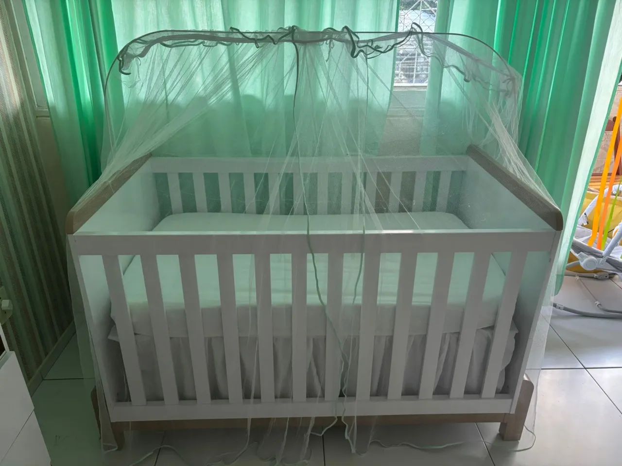 Berço Padrão Branco e Jequitibá Henn Ternura