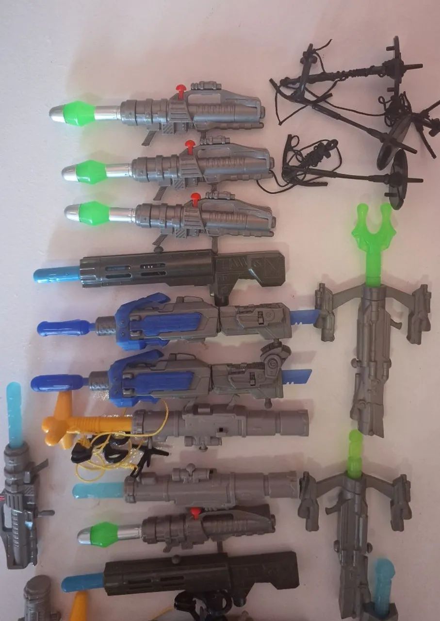 Lote de 20 acessórios / armas Gi Joe - Foto 2
