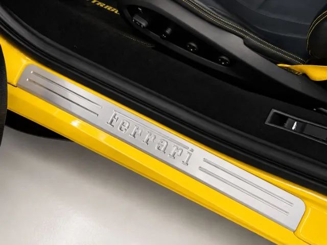 Ferrari F8 TRIBUTO 3.9 V8 720cv, foto 10 de 20