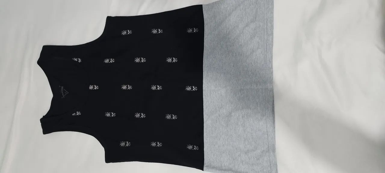 2 regatas e 2 camisetas
