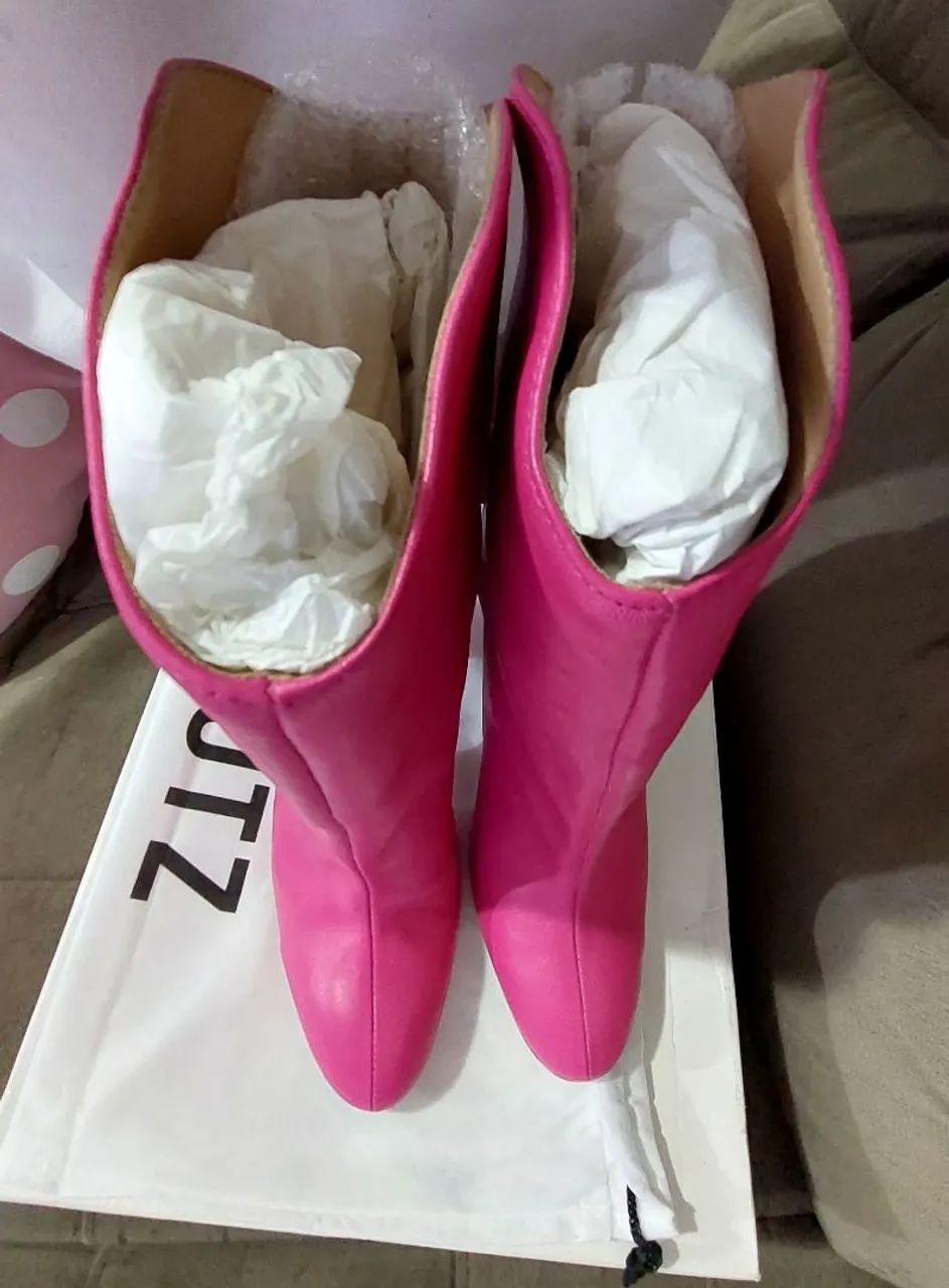 Bota Schutz Gabrielle em couro rosa - Tam. 39 - Nova - Foto 4