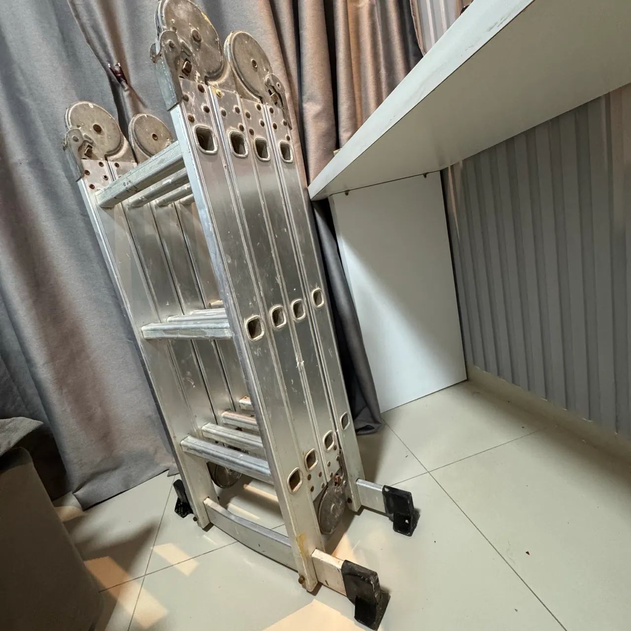 Escada articulada 