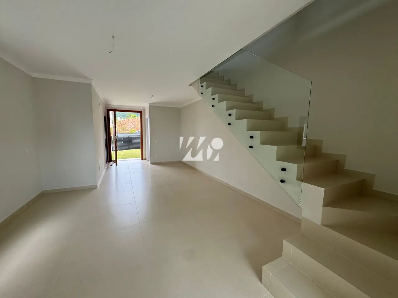 Sobrado Geminado 3 Quartos com Piscina - São Sebastião - mrt - Foto 3