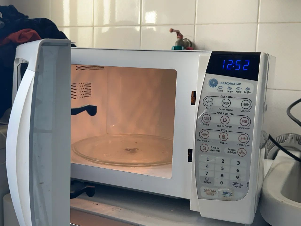 Microondas 20 L Electrolux com Menu Kids e Gourmet - Ótimo Estado - Foto 3