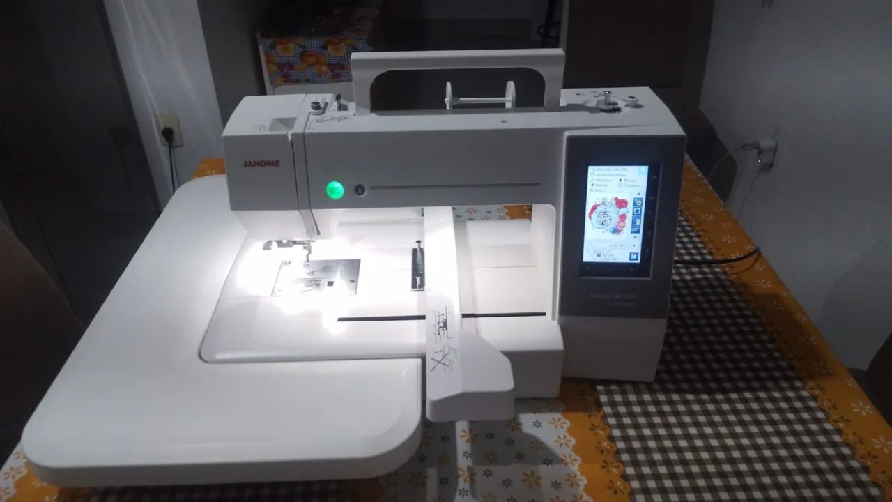 Máquina de bordar JANOME MC 550E