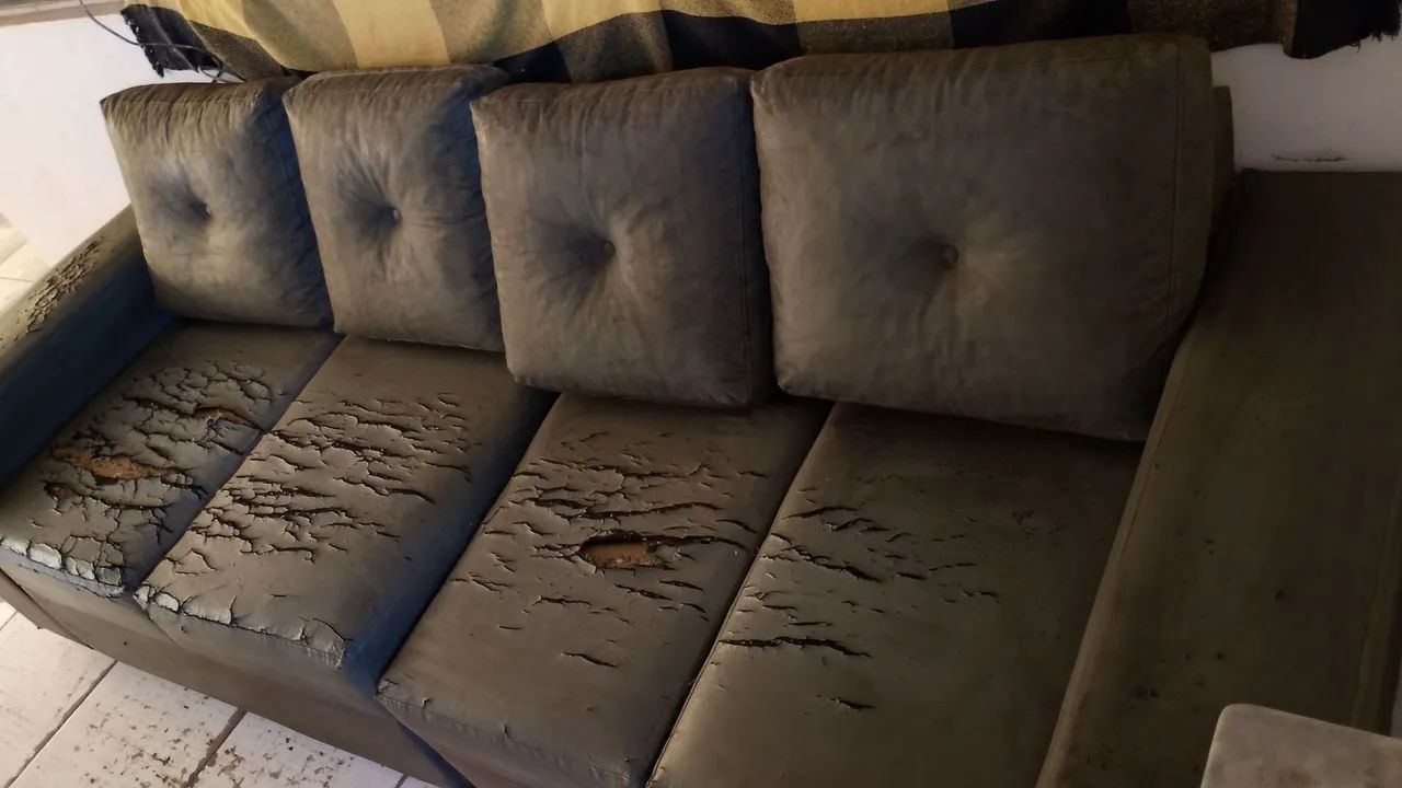 Um sofá usado 