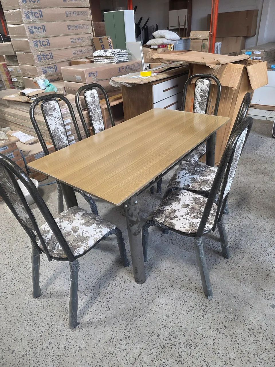 Mesa de aço, tampo granito