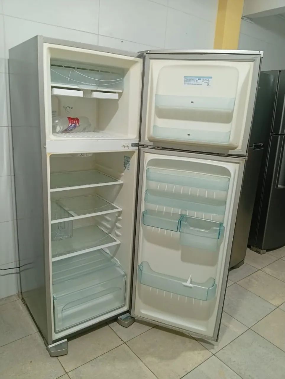Geladeira Eletrolux grafiite duplex fros free  - Foto 5