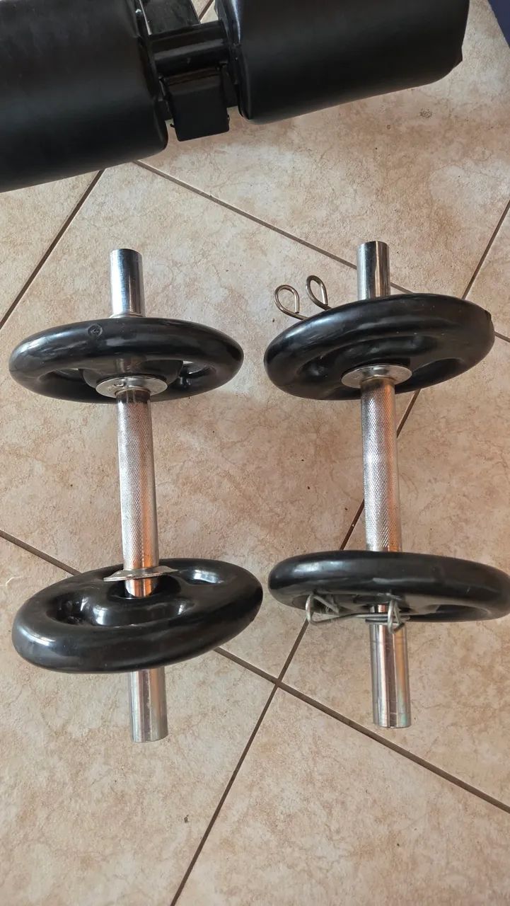 Halteres com anilhas e banco reclinável. - Foto 3