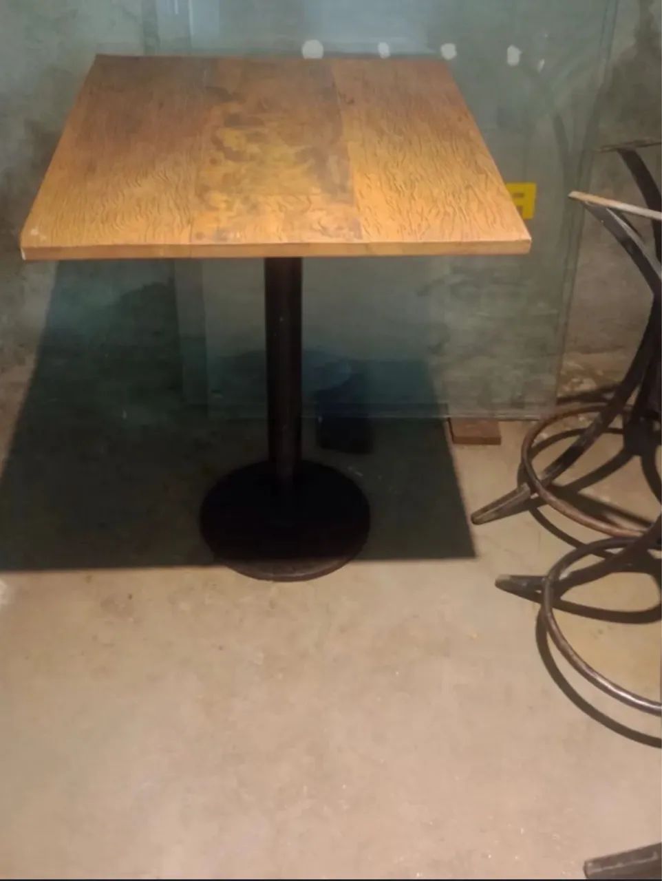 Mesa quadrada de madeira  - Foto 4