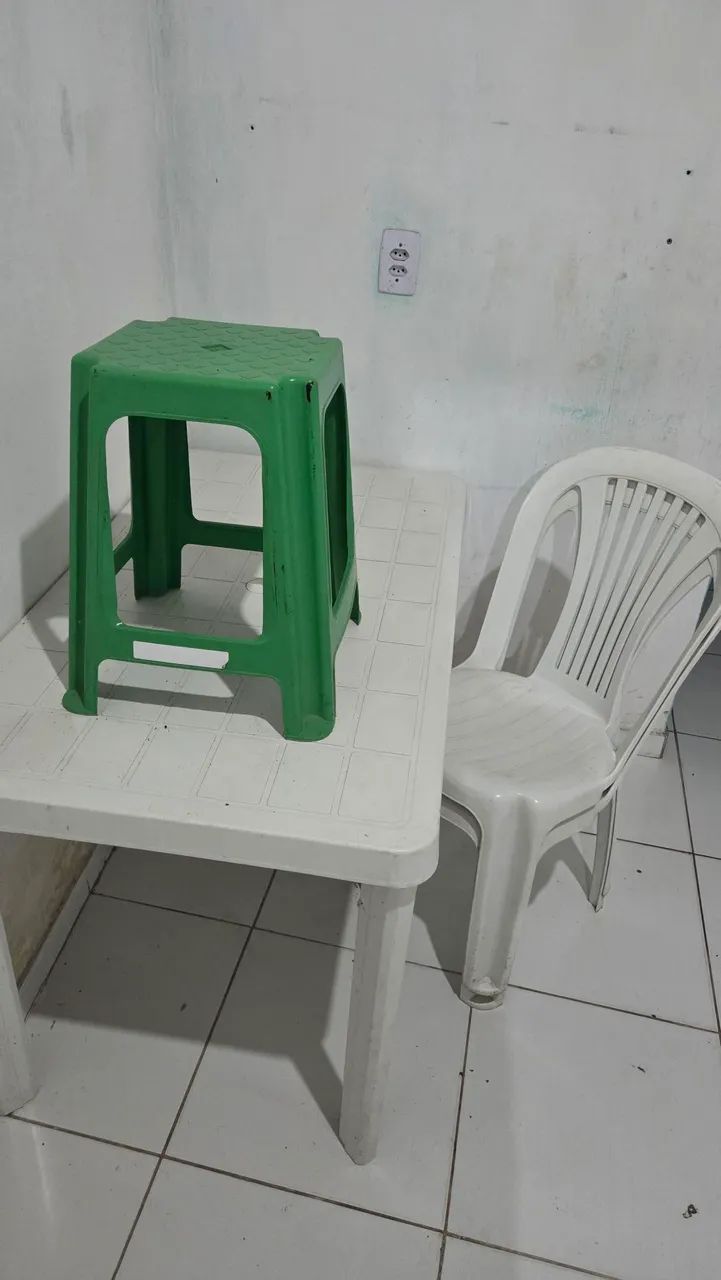 Tol verdendo uma mesa com duas cadeira e um banco - Foto 2