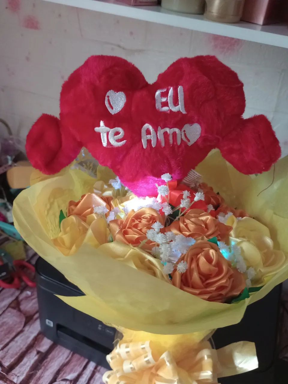 Buquê de flores de cetim perfumadas