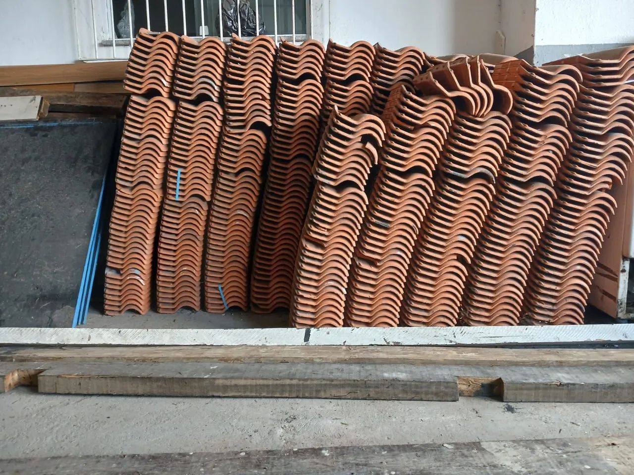 Telha portuguesa, seminova  3.000 , vendo por $1,50 a unidade ou $4500,00 o lote a retirar - Foto 6