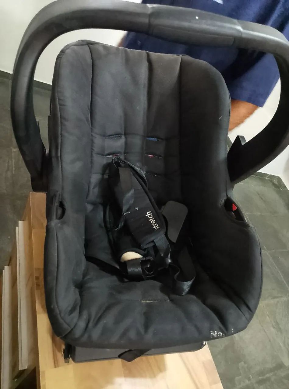 Carrinho de bebê com bebê conforto  - Foto 4