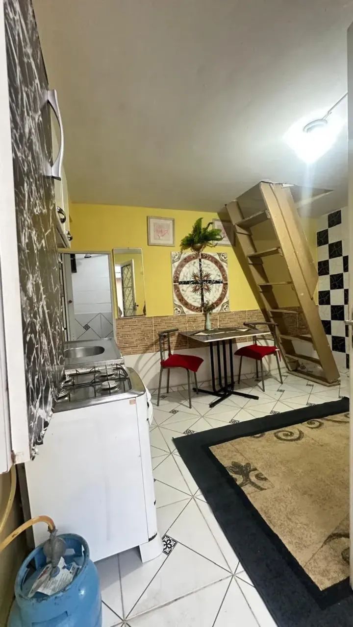 Alugo kitinete de 20m² mobiliada no bairro Japiim.