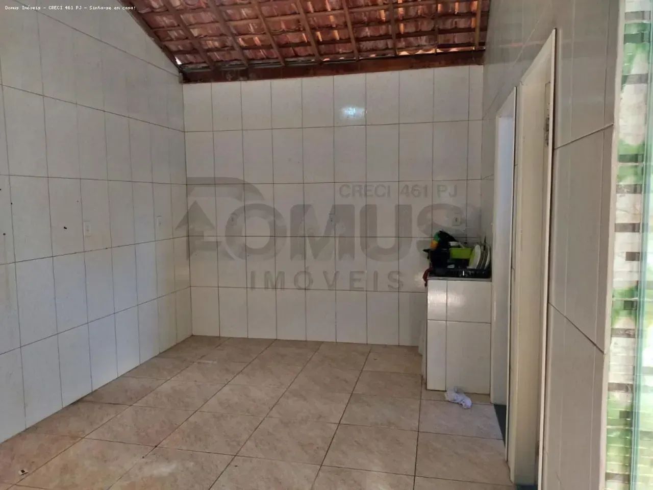 Casa à Venda com 2 Banheiros e Área Bem Ventilada no João Alves