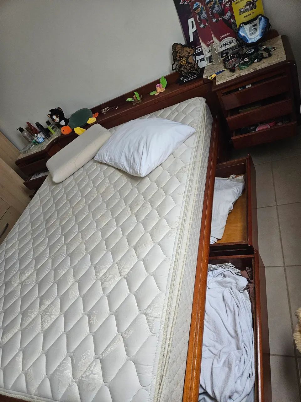 Cama Queen com madeira maciça  - Foto 2