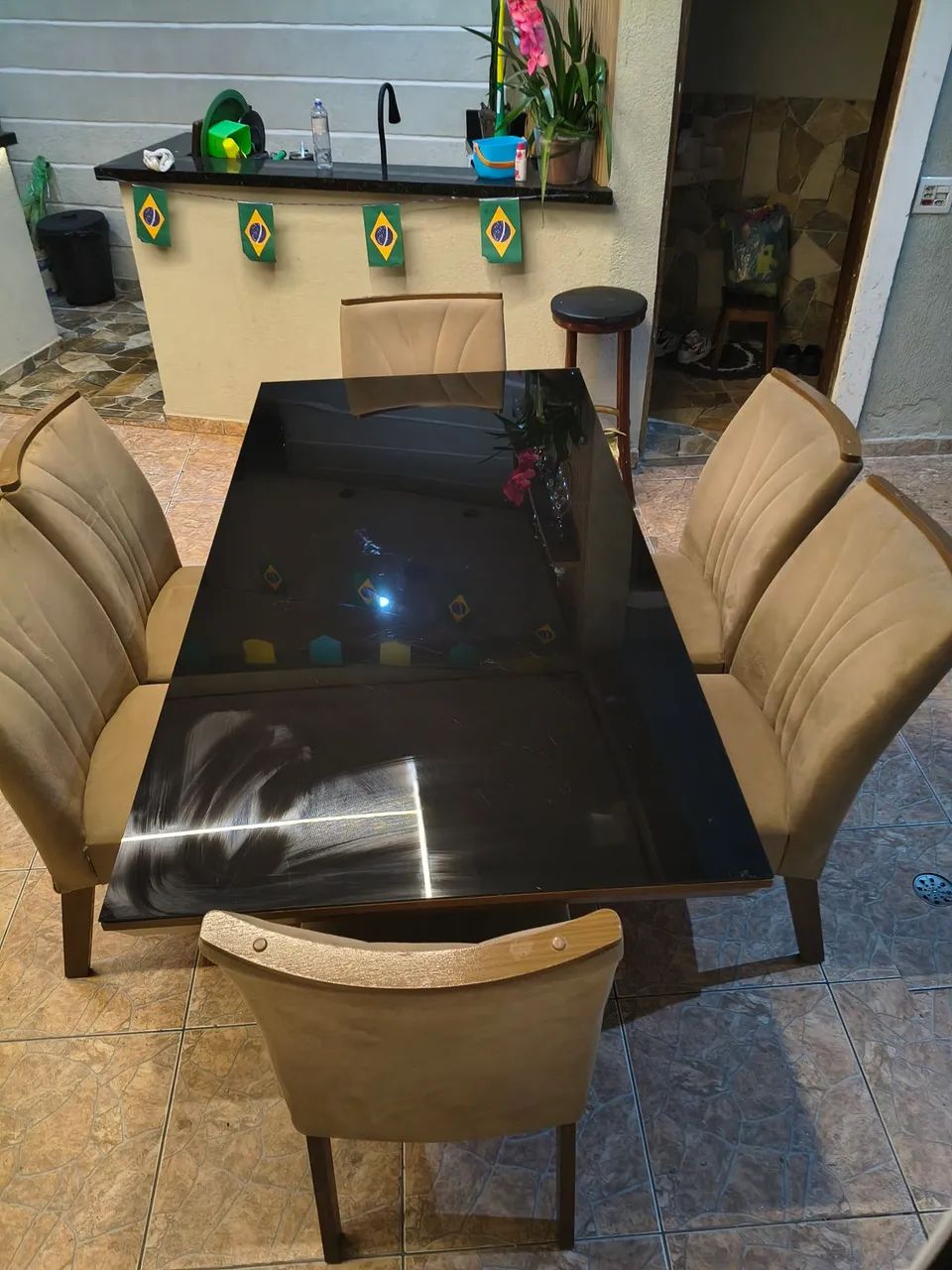 Mesa com tampo de vidro, 6 cadeiras estofadas! - Foto 2