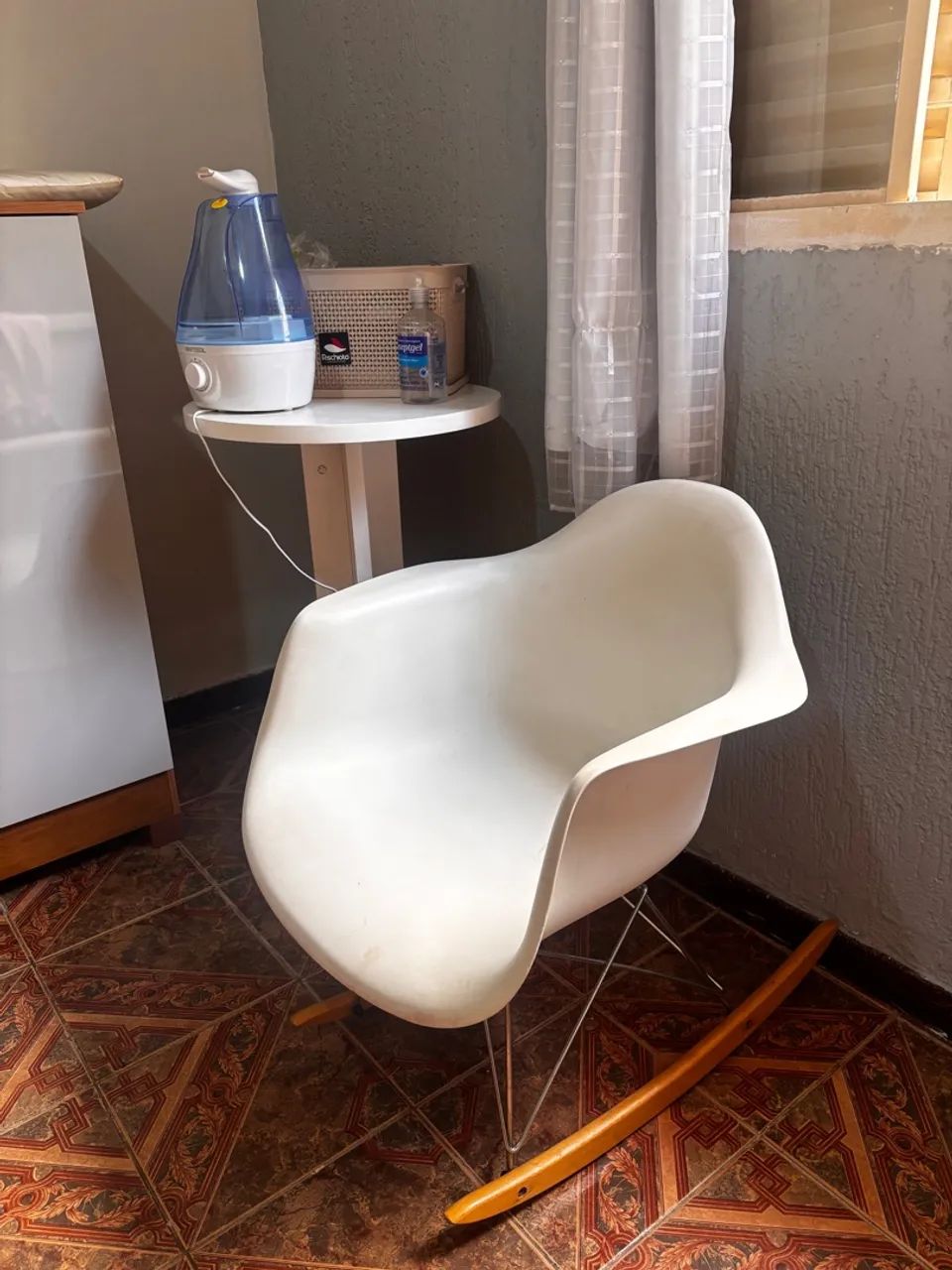Cadeira de amamentação com mesa - Foto 2