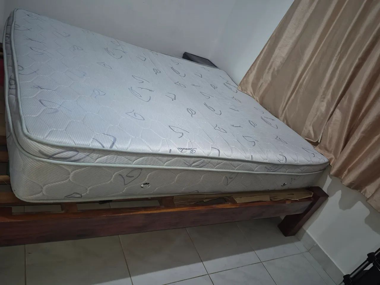 Cama em madeira com colchão  - Foto 4