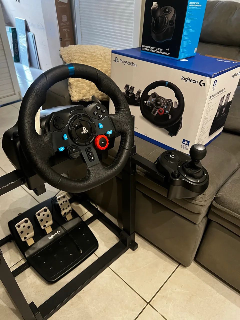 Volante G29 completo com cambio e suporte.