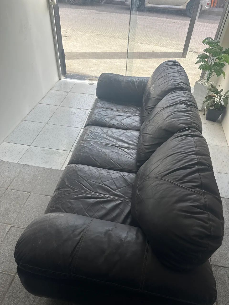 Sofá em couro legítimo - ótimo estado!!