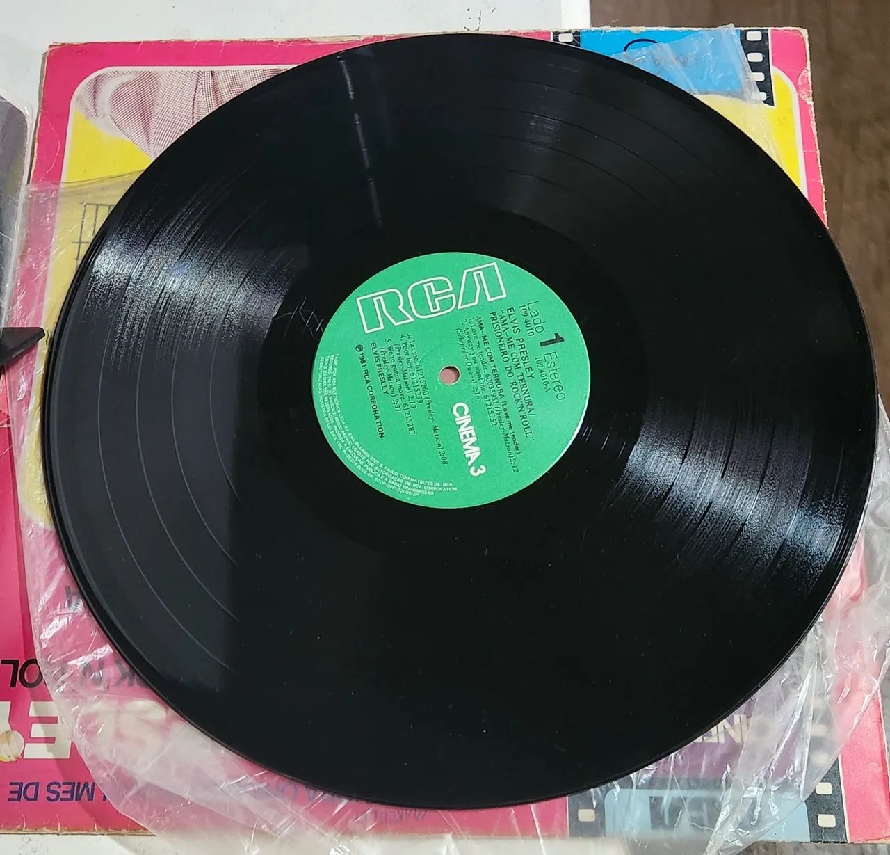 Disco vinil ELVIS PRESLEY "O PRISSIONEIRO DO ROCK N ROLL" lp - Foto 3