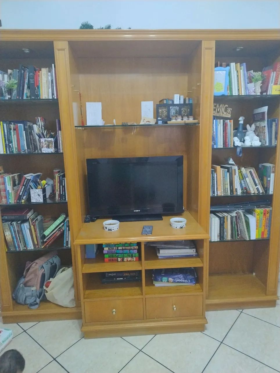 Estante com livros  - Foto 2