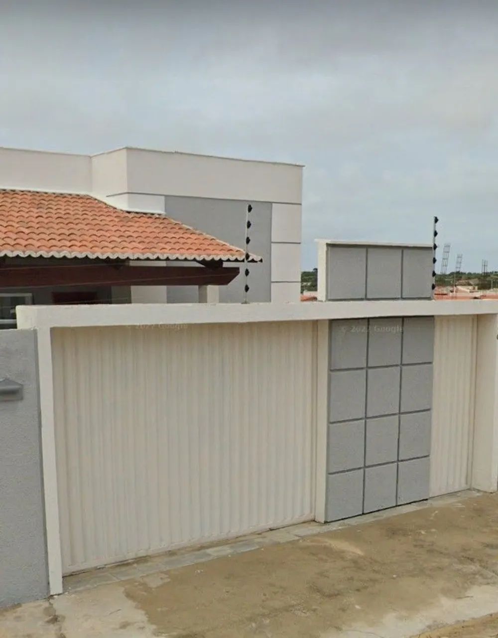 ALUGA-SE CASA NO PORTAL DO SOL