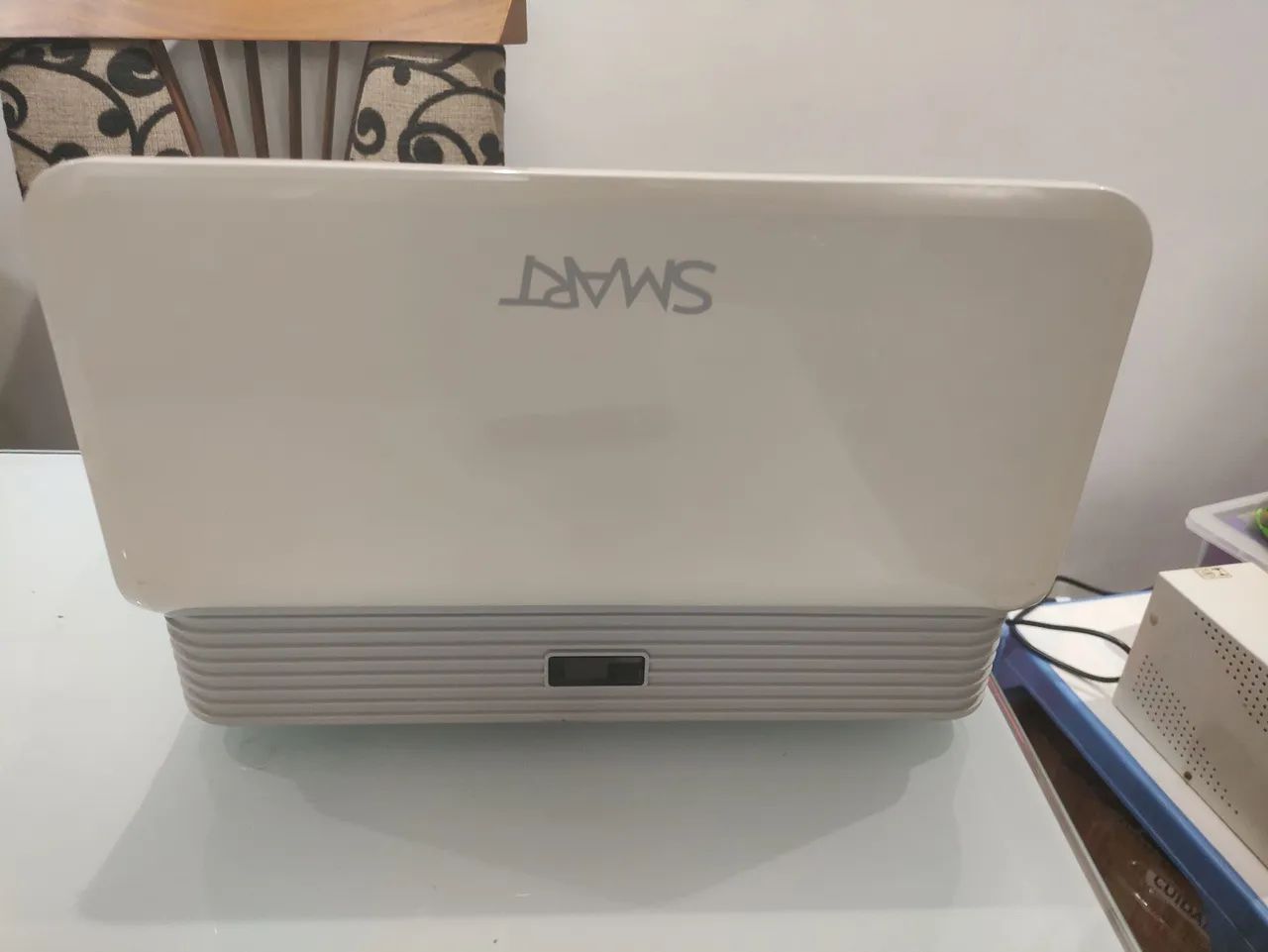 Projetor de ultra curta distância 