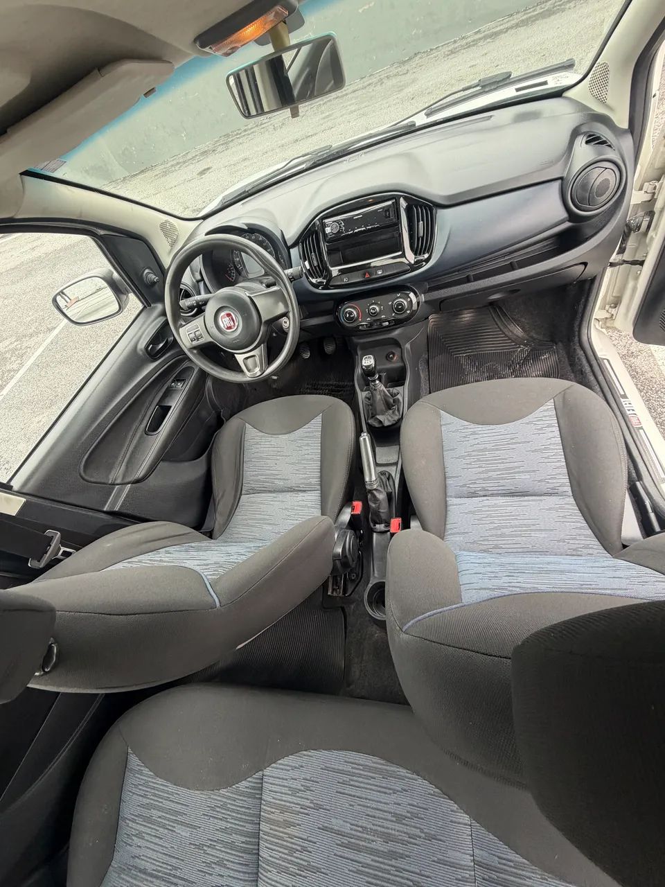 Fiat Uno Attractive 1.0 EVO Fire Flex 8V 5P 2016 - Foto 2