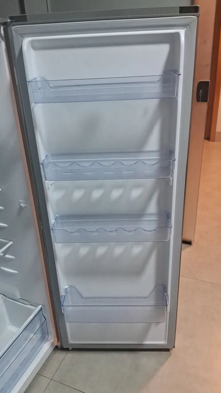 Geladeira estado novo 187 litros Electrolux - Geladeiras e
